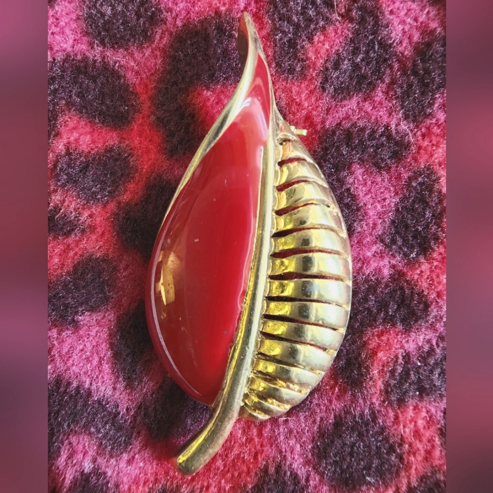 Vintage 90s Leaf Lapel Pin Red & Gold